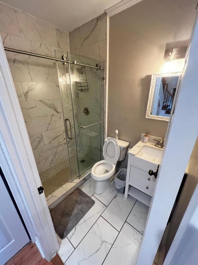 Atlanta Unit 2 Room 3 - Atlanta Bests Kept Secret Private Bedroom & Bathroom Екстериор снимка